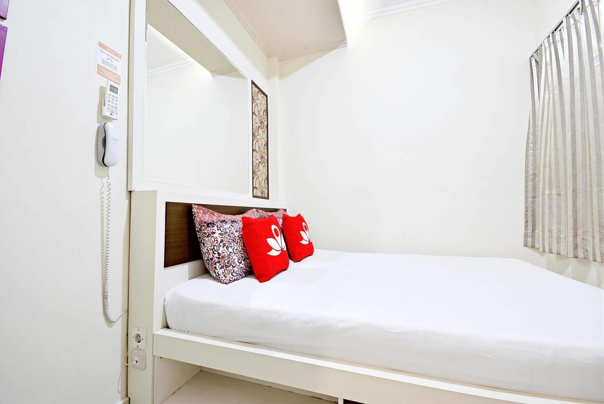 Zen Rooms Cideng Barat Jakarta Buitenkant foto
