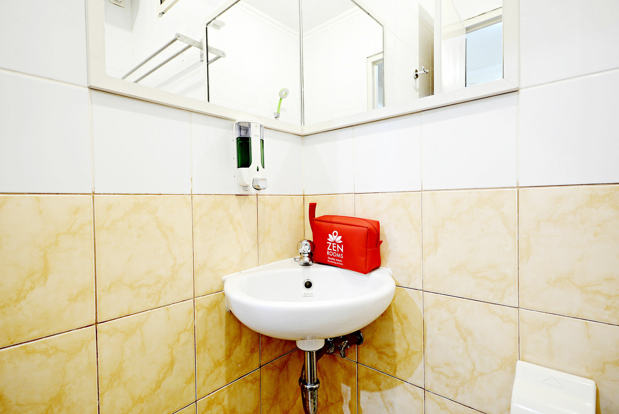 Zen Rooms Cideng Barat Jakarta Buitenkant foto